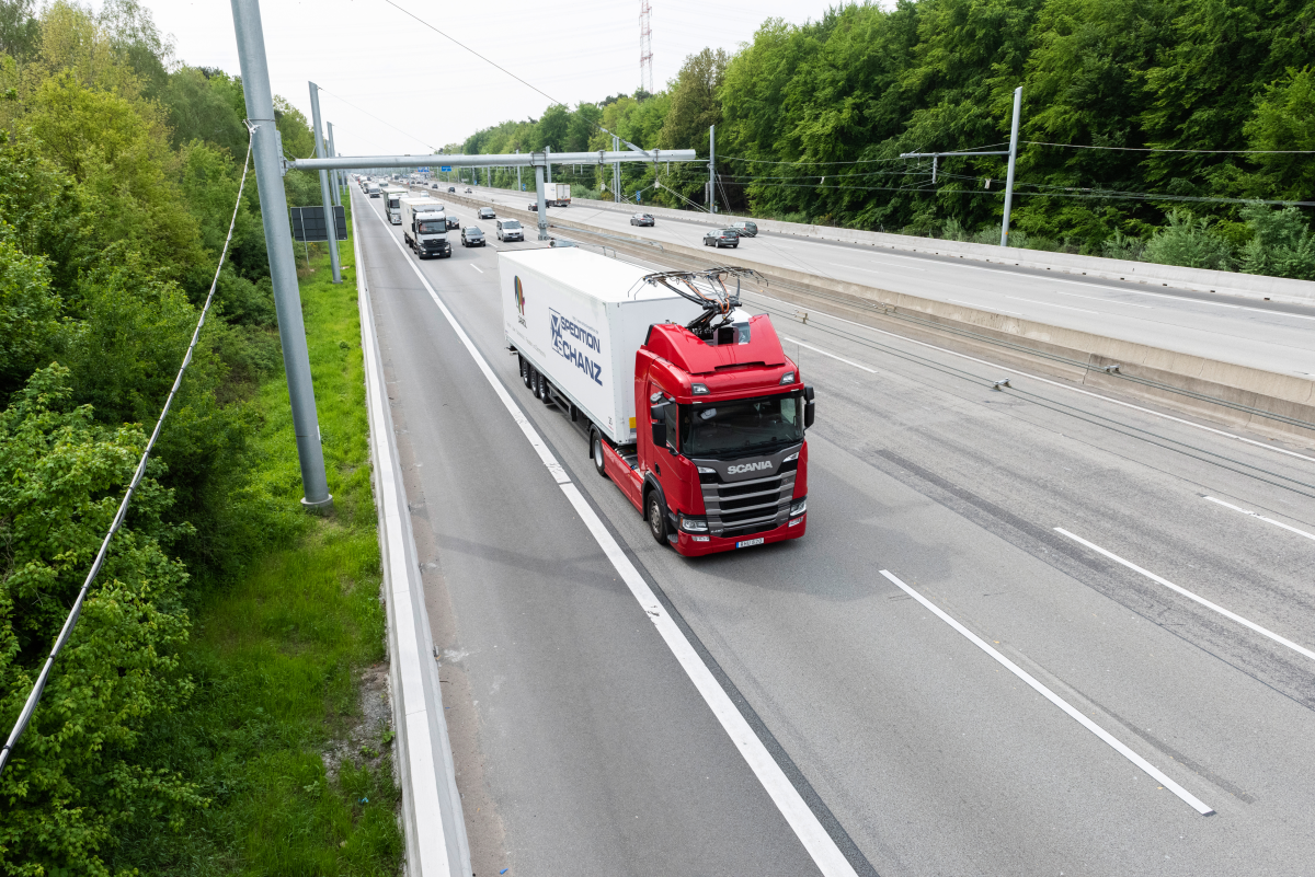 Are electric roadtrains a reality? eHighway trialled on German autobahn